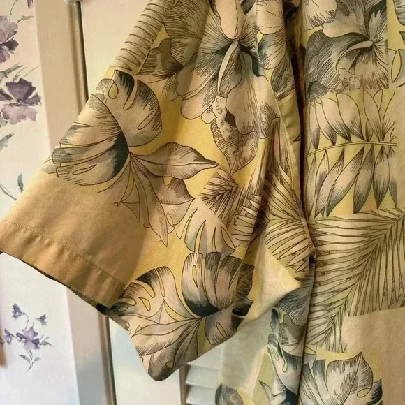 Tommy Bahama Short Sleeve 100% Silk Hawaiian Shirt in Size XXL - Picture 3 of 6